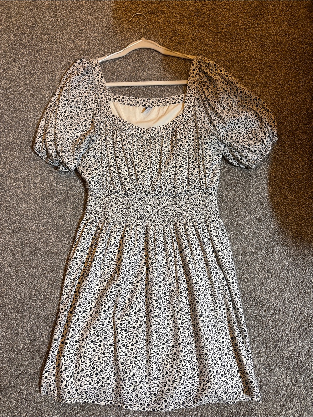 Old Navy Black & White Floral Puff Sleeve Smocked Dress